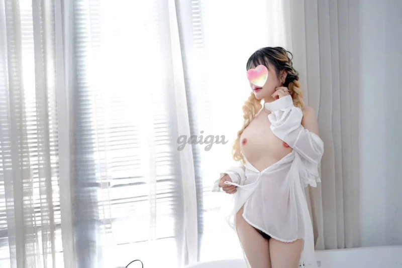 Diệu Nhi_ Gái xinh chiều khách, body gợi cảm