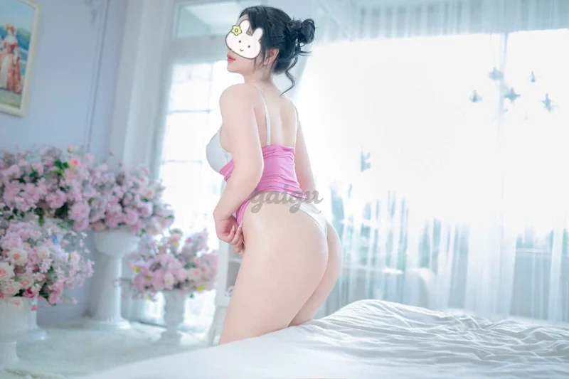 Gia Linh:GƯƠNG MẶT XINH XẮN- VÚ TO - MÔNG MẨY - CHỊCH ÊM KHÓ CƯỠNG